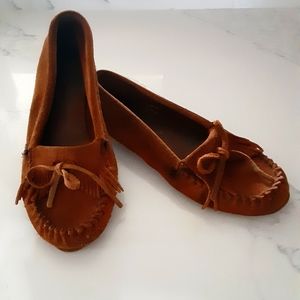 🌺 MINNETONKA Size 8 Brown Suede Moccasins Flats